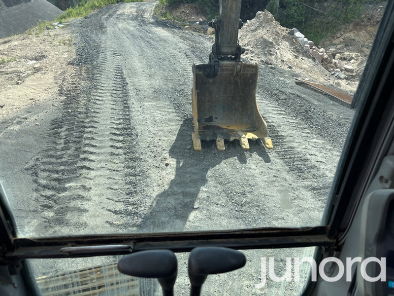 Bandgrävare - New Holland E305