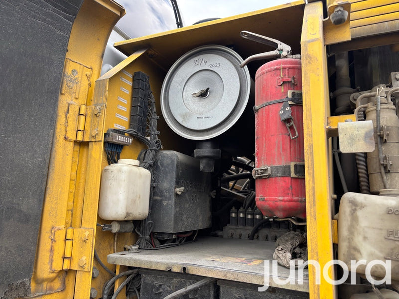 Bandgrävare - New Holland E305