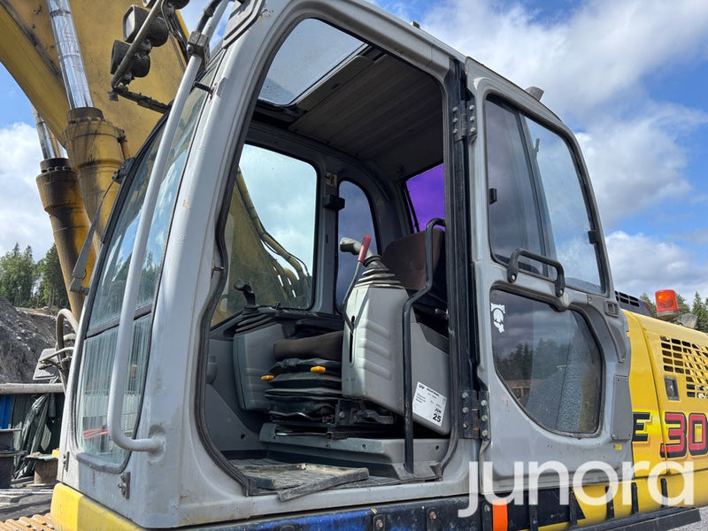 Bandgrävare - New Holland E305