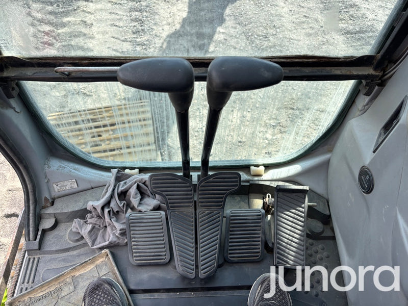 Bandgrävare - New Holland E305