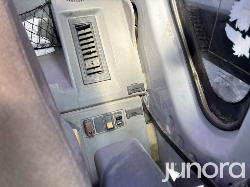 Bandgrävare - New Holland E305