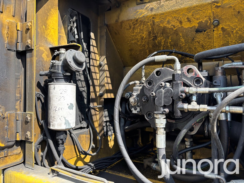 Bandgrävare - New Holland E305