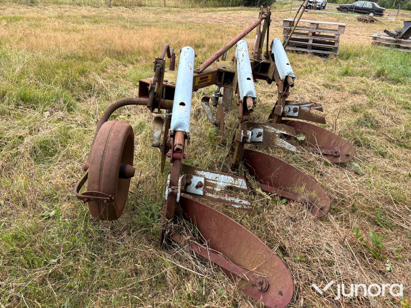 Treskärig plog