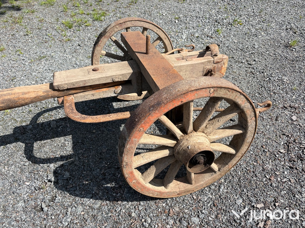 Vagn chassi med järn hjul