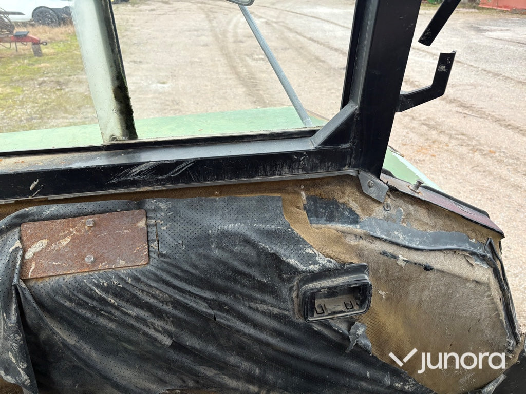 Traktor - John Deere 3140 MFWD