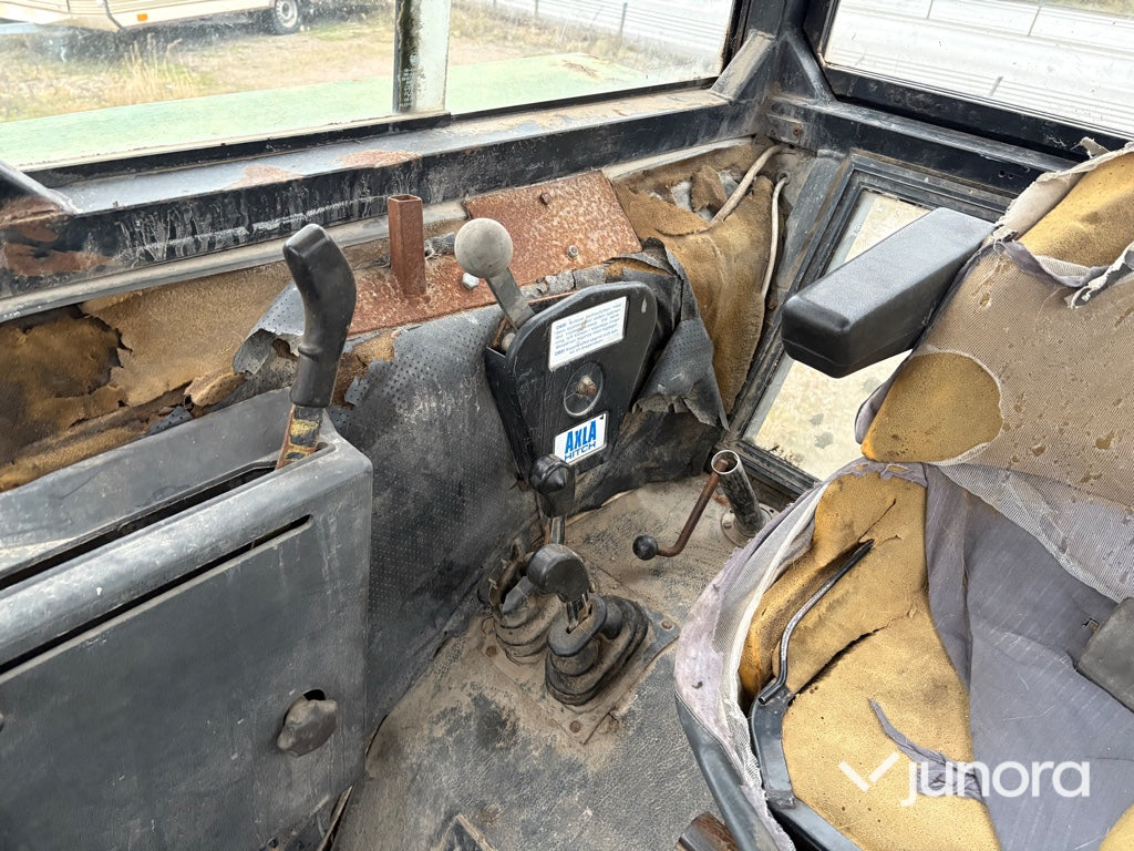 Traktor - John Deere 3140 MFWD