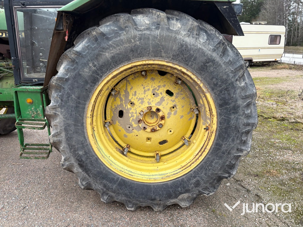 Traktor - John Deere 3140 MFWD