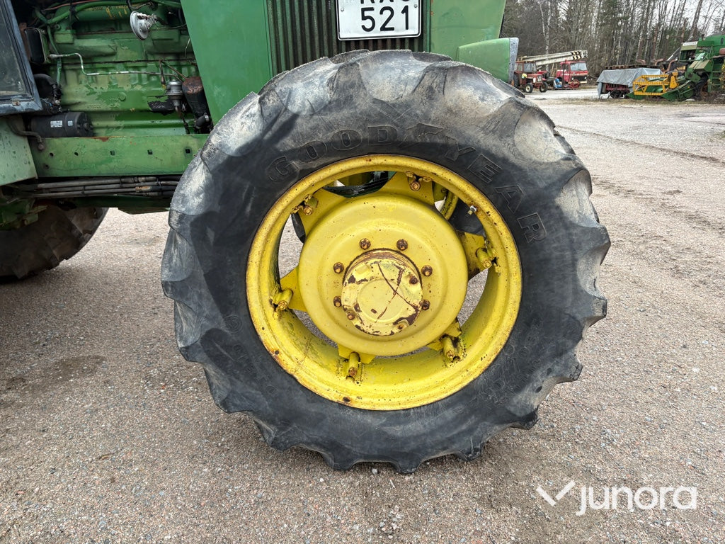 Traktor - John Deere 3140 MFWD