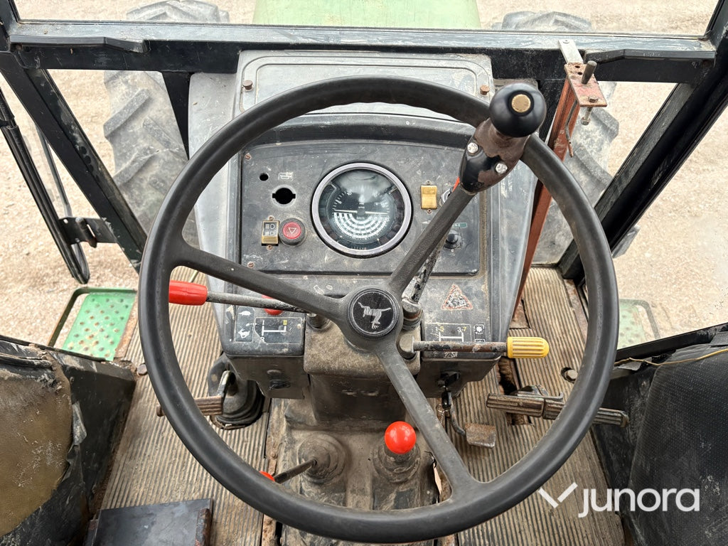 Traktor - John Deere 3140 MFWD