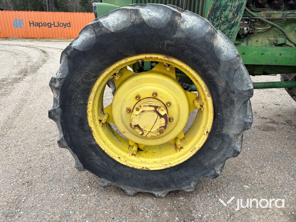Traktor - John Deere 3140 MFWD