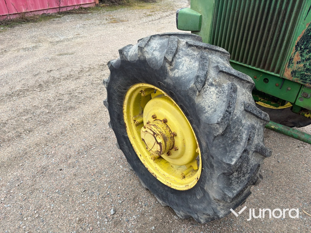 Traktor - John Deere 3140 MFWD