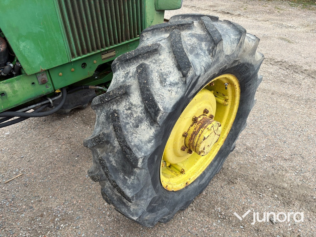Traktor - John Deere 3140 MFWD