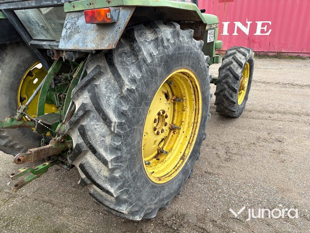 Traktor - John Deere 3140 MFWD