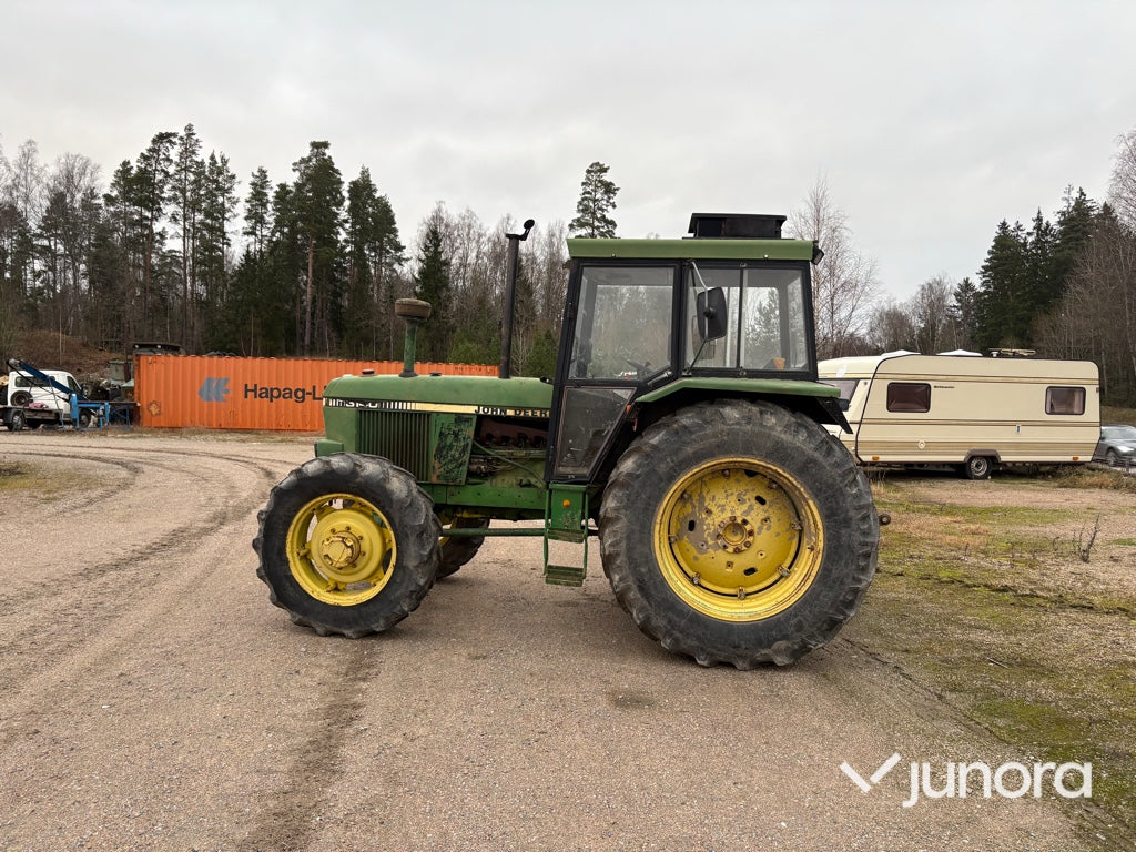 Traktor - John Deere 3140 MFWD