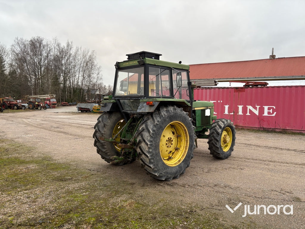 Traktor - John Deere 3140 MFWD