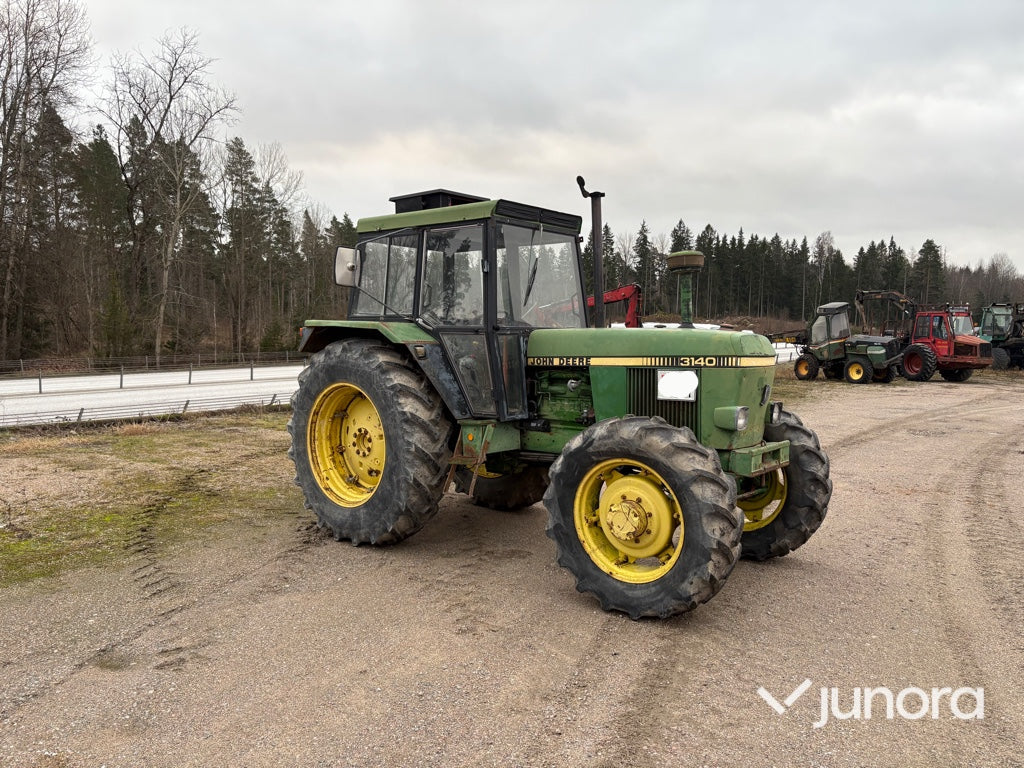 Traktor - John Deere 3140 MFWD