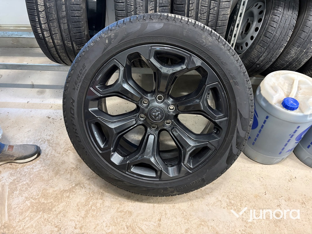 Aluminiumfälgar Dodge RAM med Pirelli Scorpion Verde All Season Original 22”