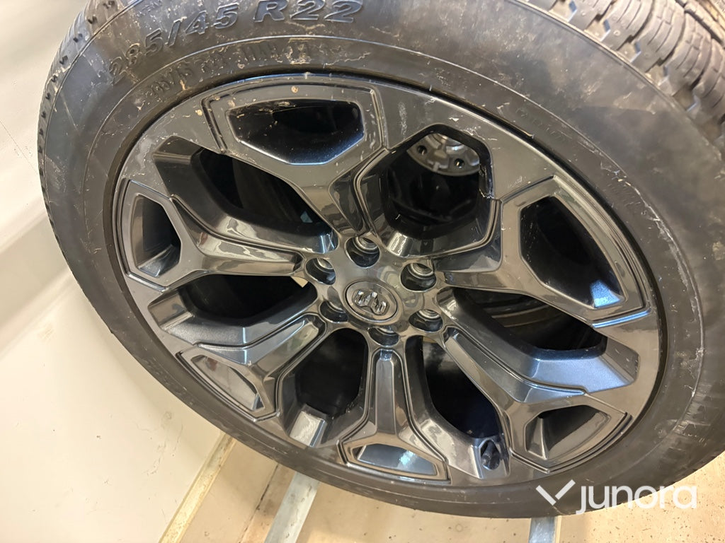 Aluminiumfälgar Dodge RAM med Pirelli Scorpion Verde All Season Original 22”