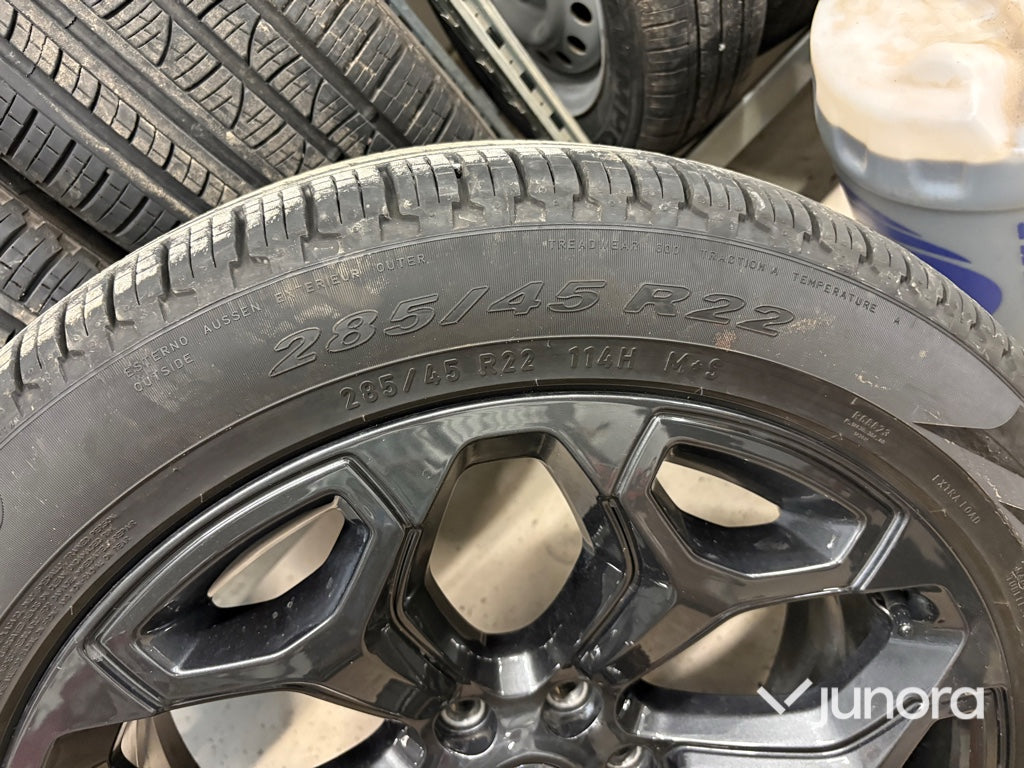 Aluminiumfälgar Dodge RAM med Pirelli Scorpion Verde All Season Original 22”