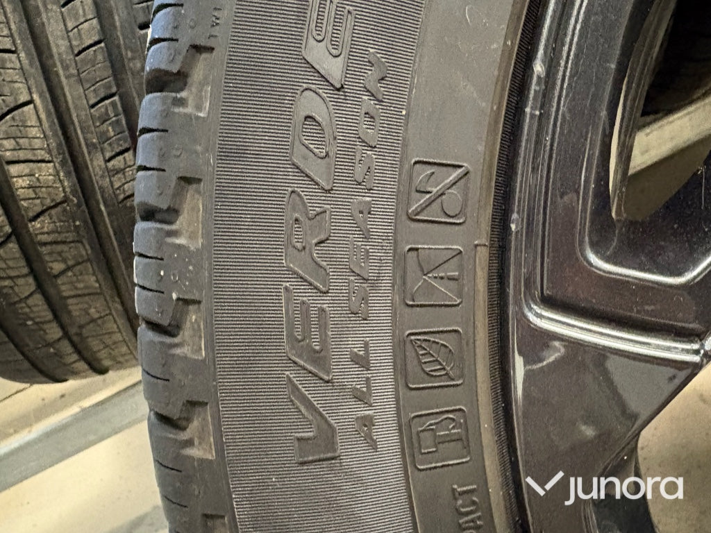 Aluminiumfälgar Dodge RAM med Pirelli Scorpion Verde All Season Original 22”