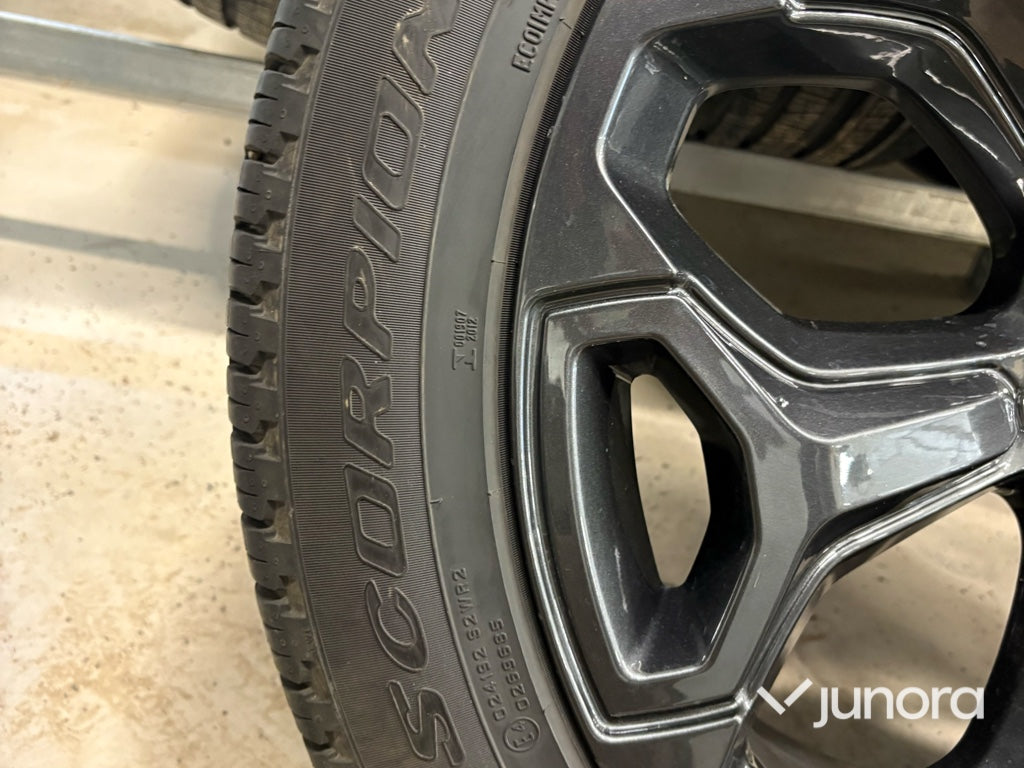 Aluminiumfälgar Dodge RAM med Pirelli Scorpion Verde All Season Original 22”