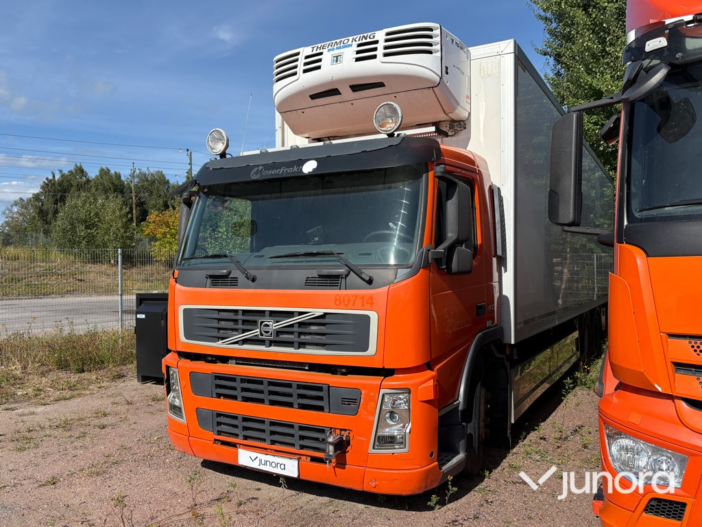 Lastbil Volvo FM 400 6X2 Kyl och Frys