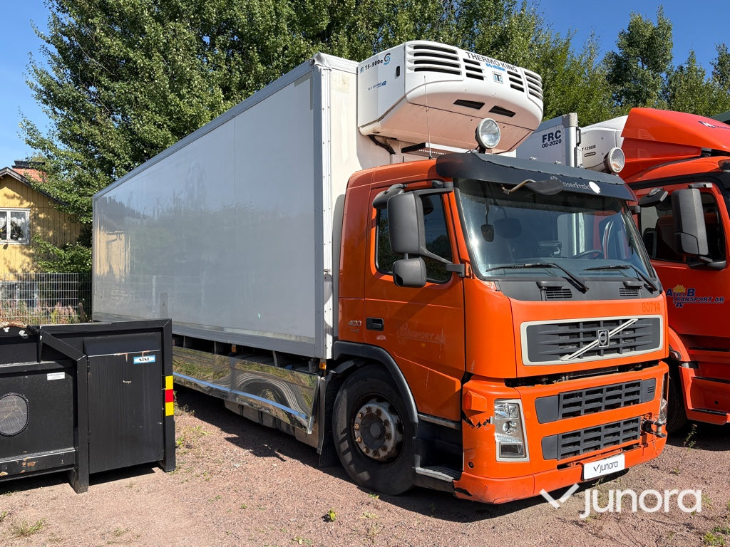 Lastbil Volvo FM 400 6X2 Kyl och Frys