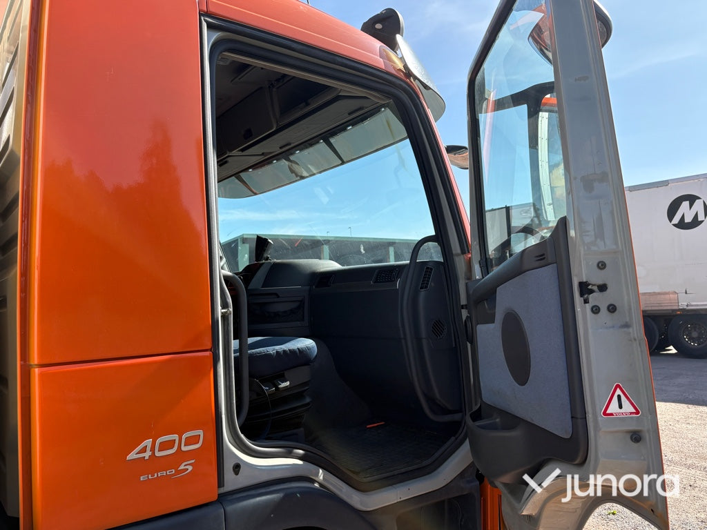 Lastbil Volvo FM 400 6X2 Kyl och Frys