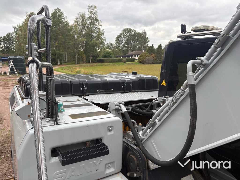Bandgrävare SANY SY215C LC med Engcon tiltrotator