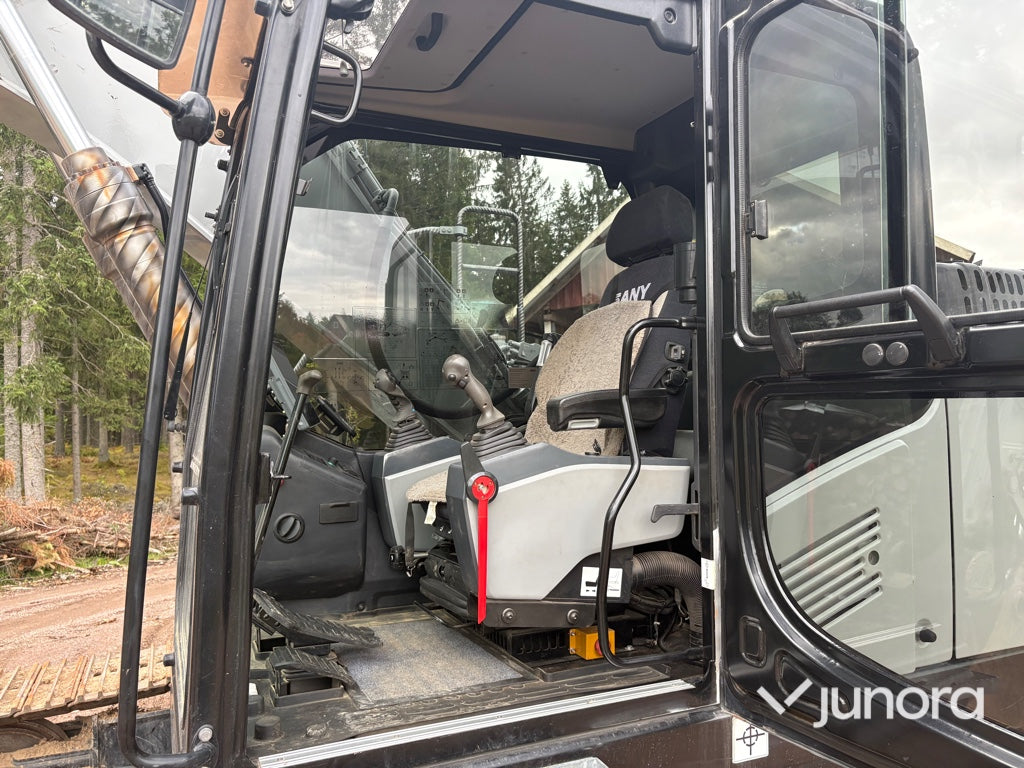 Bandgrävare SANY SY215C LC med Engcon tiltrotator