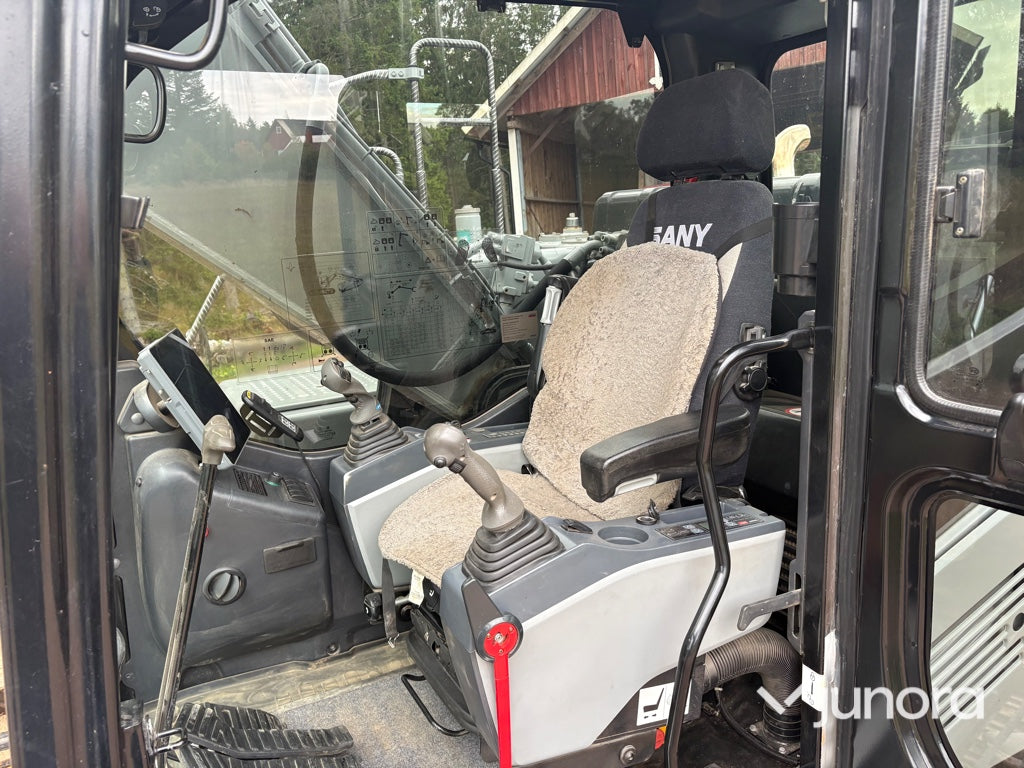 Bandgrävare SANY SY215C LC med Engcon tiltrotator