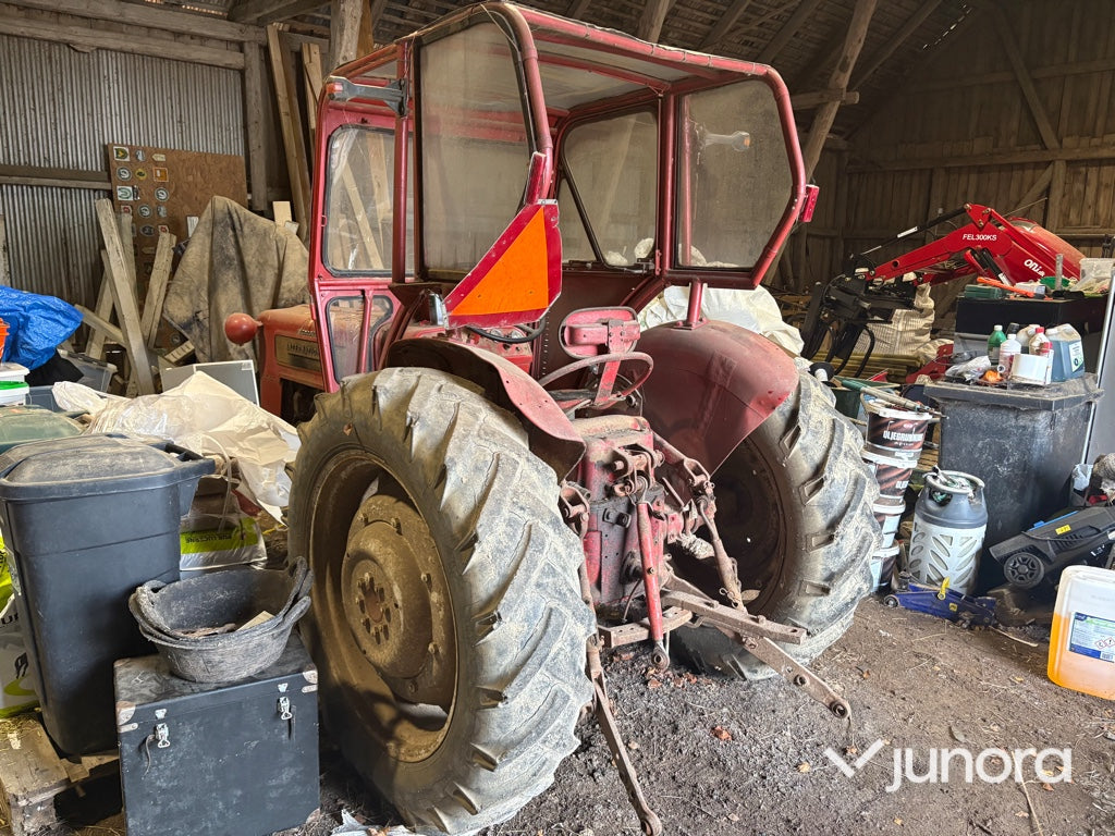 Traktor McCormick International B-414