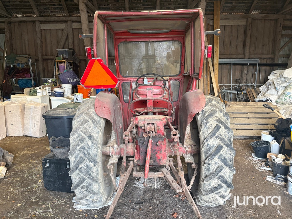 Traktor McCormick International B-414
