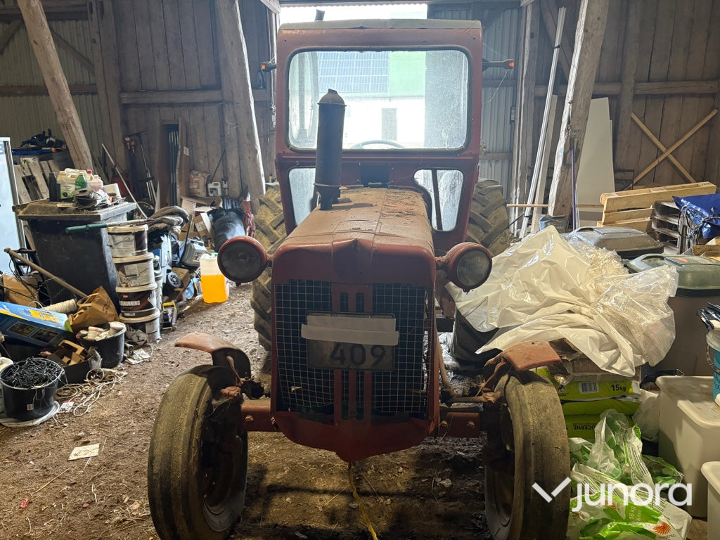 Traktor McCormick International B-414