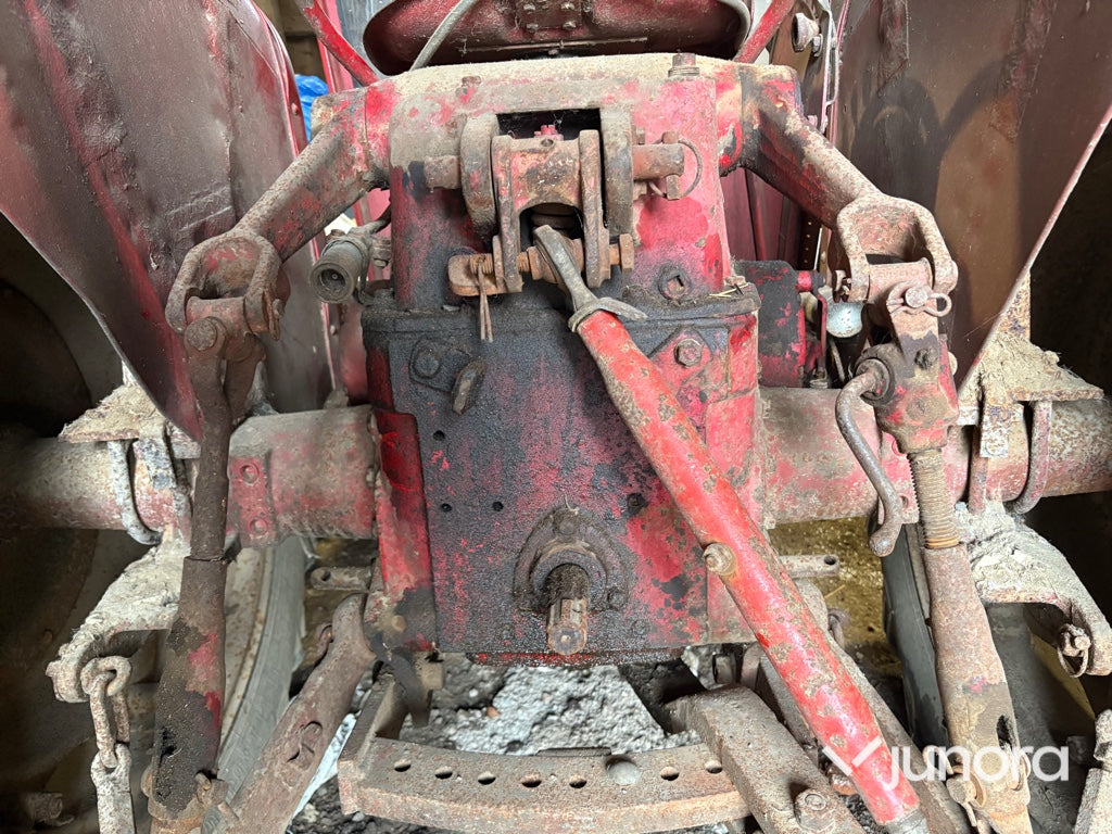 Traktor McCormick International B-414