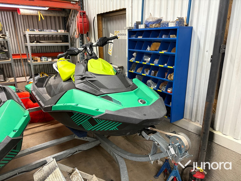 Vattenskoter - Sea-Doo Spark Trixx 2 st med trailer