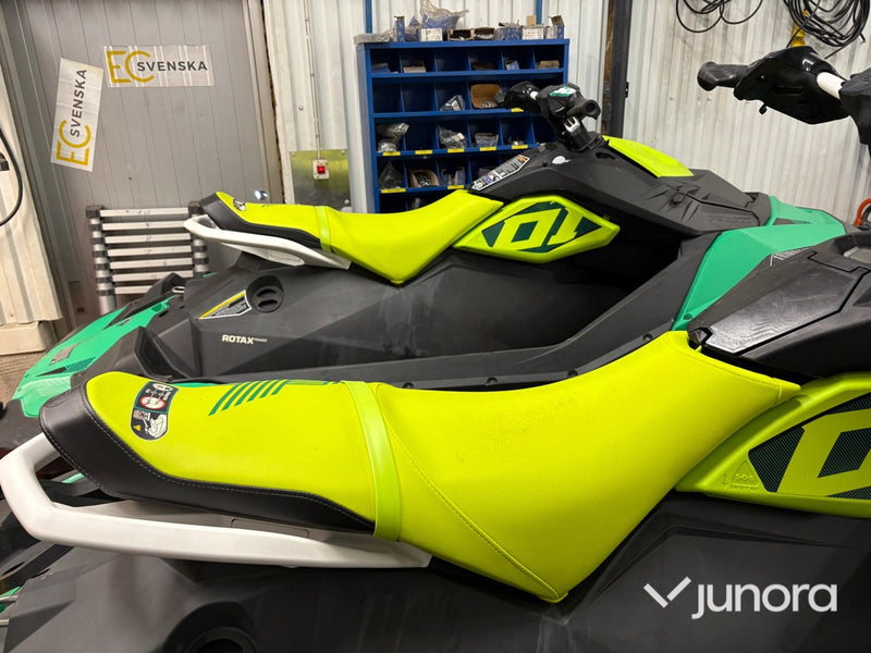 Vattenskoter - Sea-Doo Spark Trixx 2 st med trailer