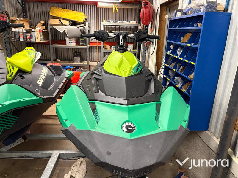 Vattenskoter - Sea-Doo Spark Trixx 2 st med trailer