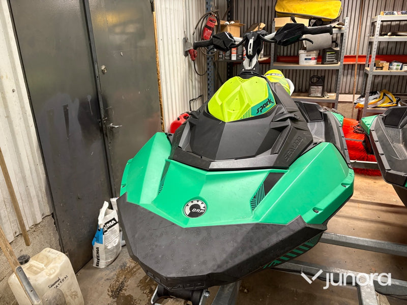 Vattenskoter - Sea-Doo Spark Trixx 2 st med trailer