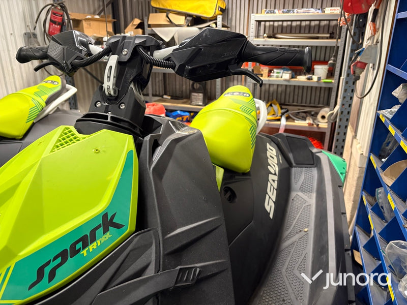 Vattenskoter - Sea-Doo Spark Trixx 2 st med trailer