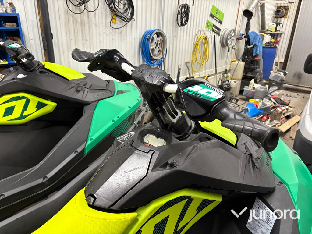 Vattenskoter - Sea-Doo Spark Trixx 2 st med trailer