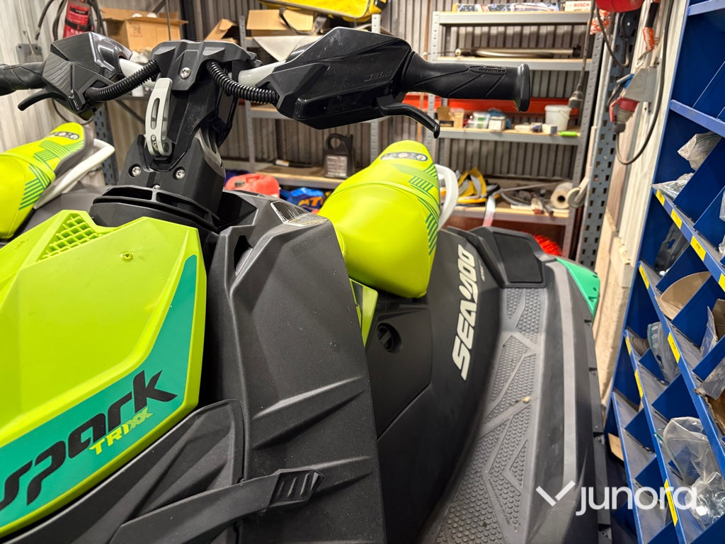 Vattenskoter - Sea-Doo Spark Trixx 2 st med trailer