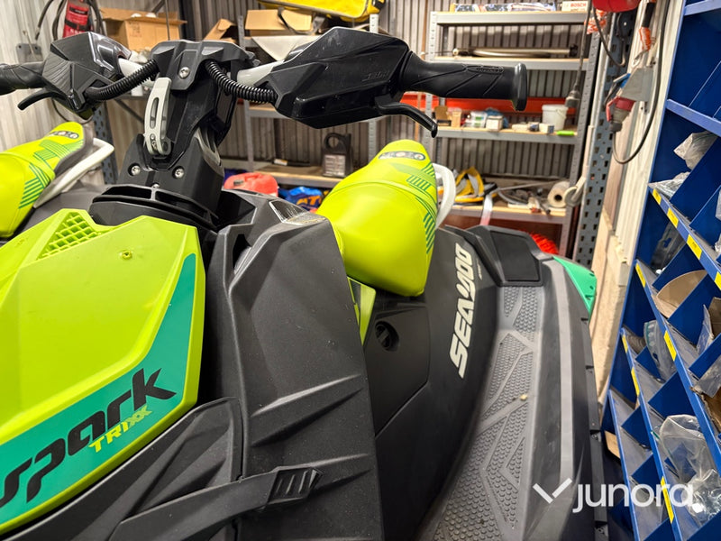 Vattenskoter - Sea-Doo Spark Trixx 2 st med trailer