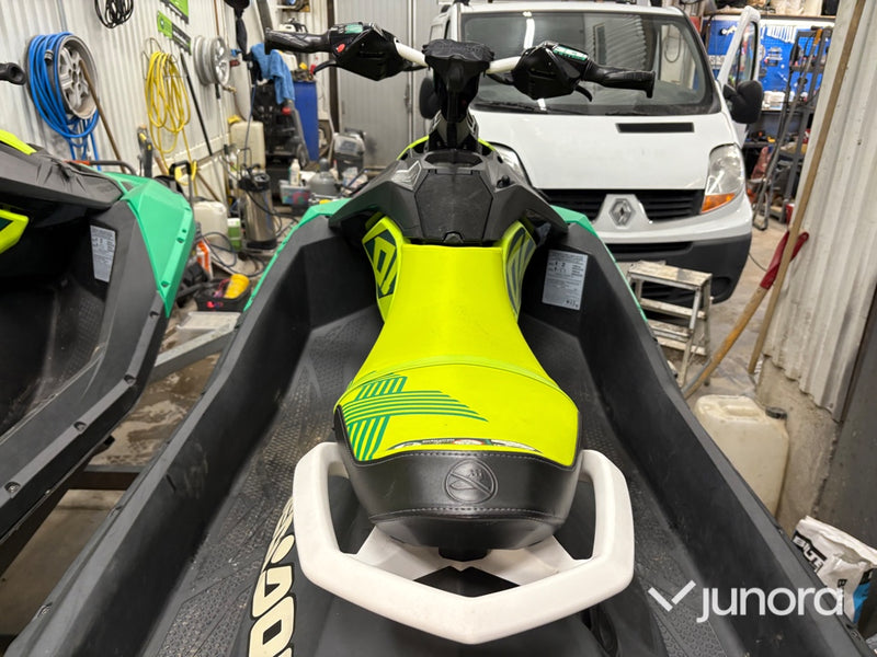 Vattenskoter - Sea-Doo Spark Trixx 2 st med trailer