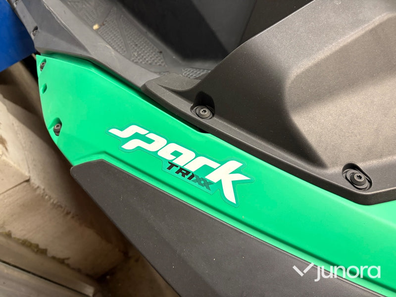 Vattenskoter - Sea-Doo Spark Trixx 2 st med trailer