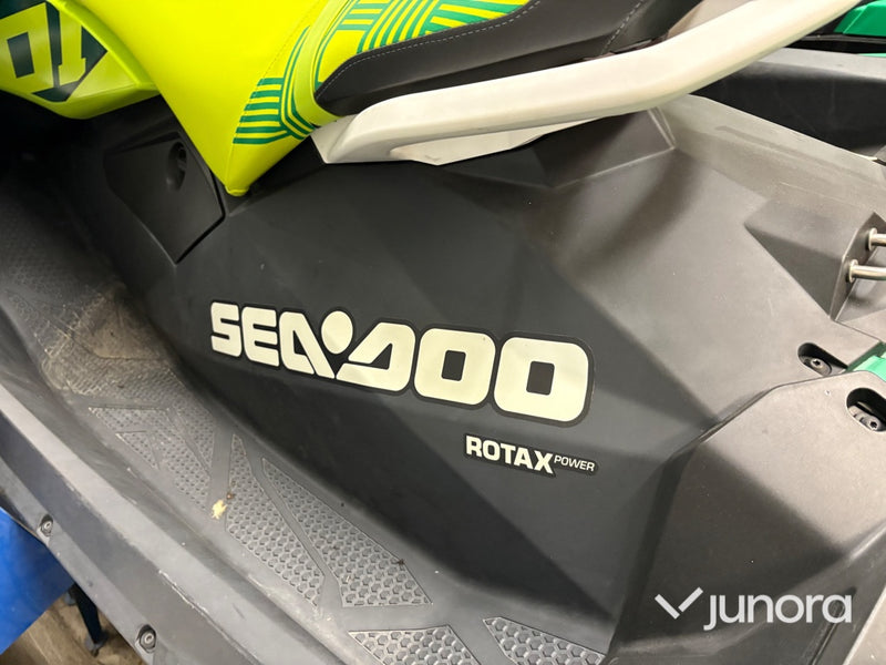 Vattenskoter - Sea-Doo Spark Trixx 2 st med trailer