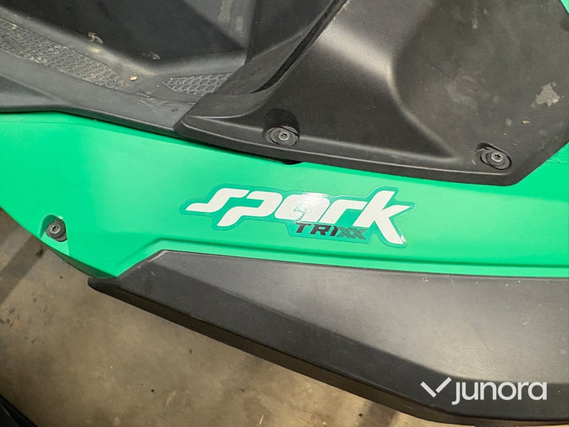 Vattenskoter - Sea-Doo Spark Trixx 2 st med trailer