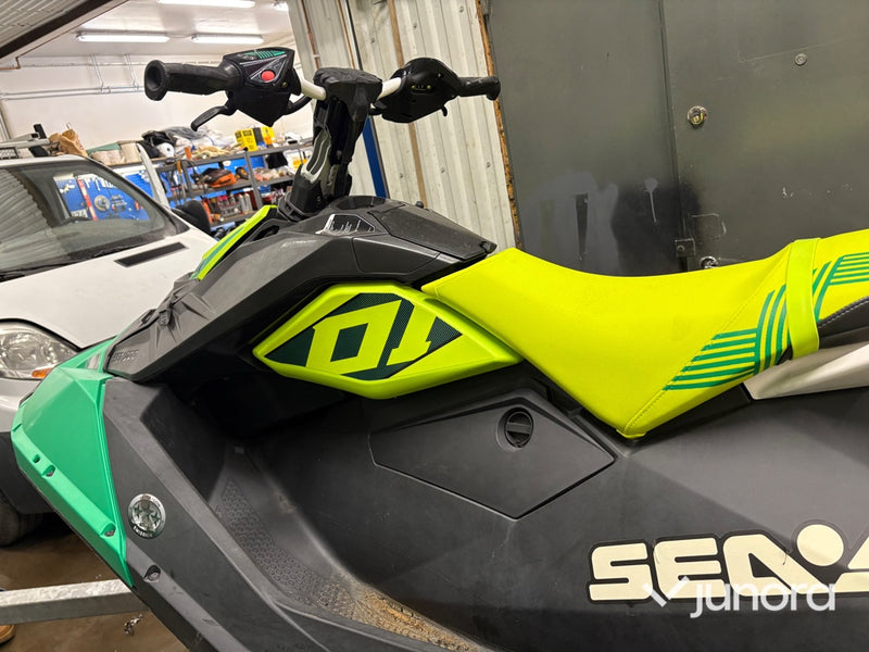 Vattenskoter - Sea-Doo Spark Trixx 2 st med trailer