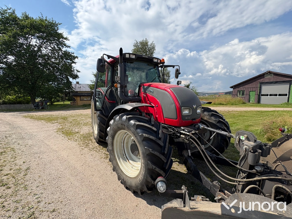 Traktor Valtra N111E Hitech