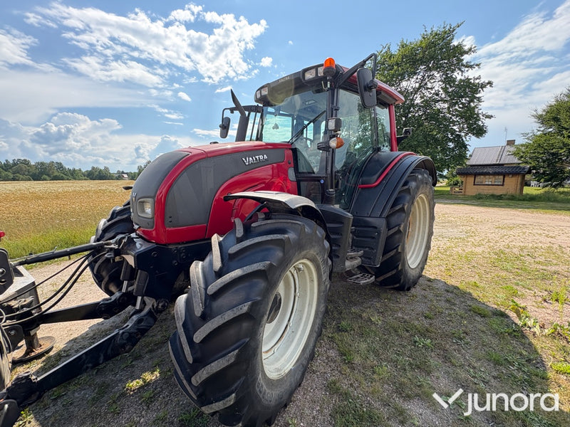 Traktor Valtra N111E Hitech